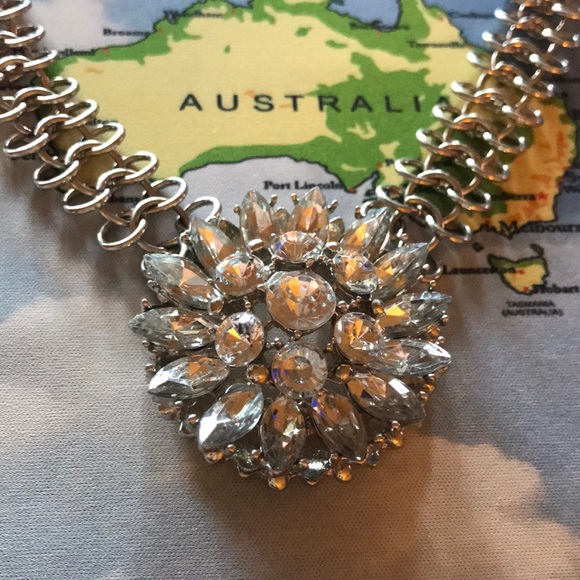 Silver flower necklace - Picture 2 of 5